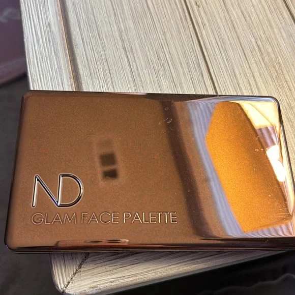Natasha Denona glam face palette. Dark